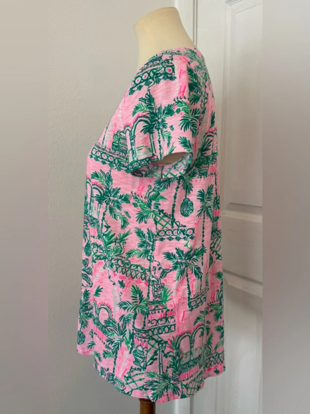 Lilly Pulitzer Etta V-Neck Top Mandevilla Baby Cotton Preppy Southern Medium - Picture 2 of 10